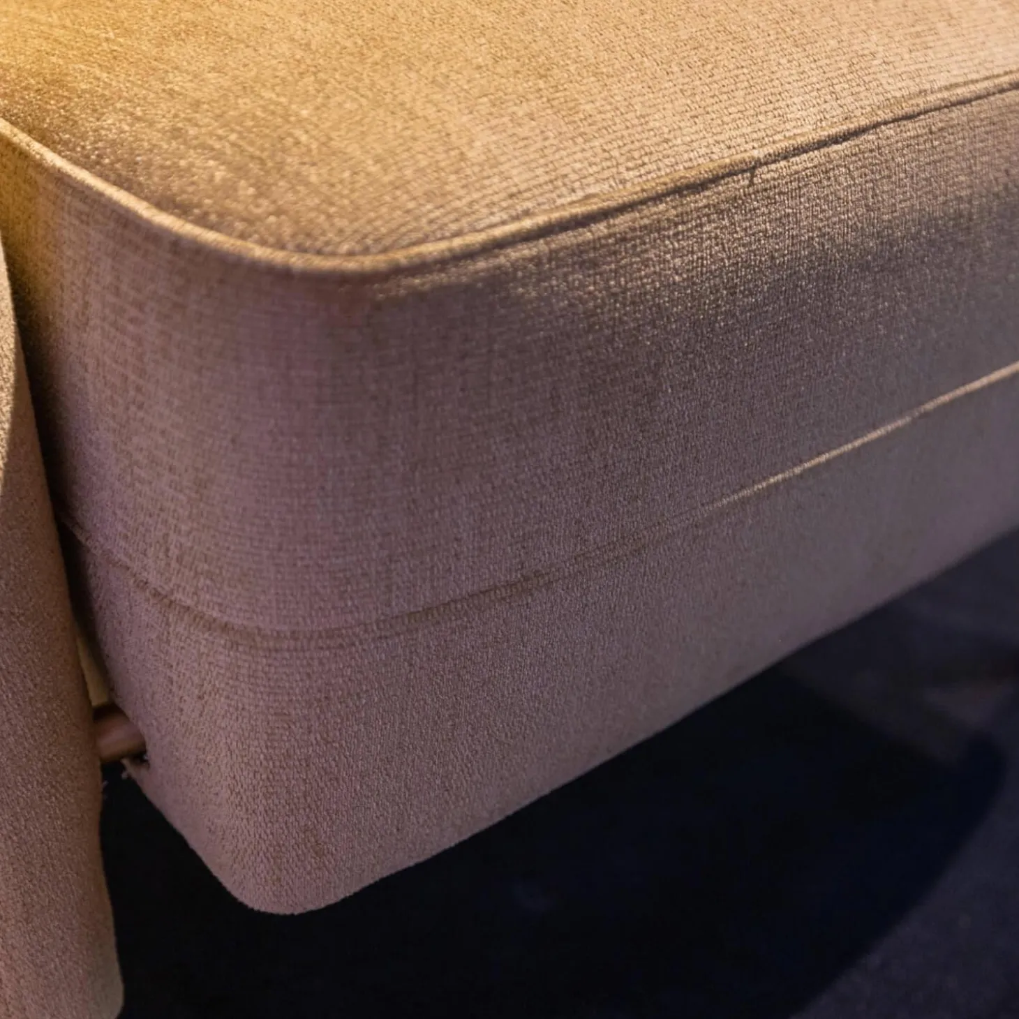 Sessel D.151.4 Bezug Stoff Kubrick K 1951 Beige Gestell Amerikanisches Nussbaumholz