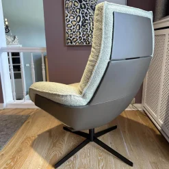 Sessel Daron Bezug Korpus Leder Normandie Torf Braun Kissen Stoff Queen 1775-232 Grau Gestell Bronze Matt mit Hocker