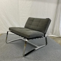 Sessel Delaunay Quilt Nubukleder 11 Carbone Grau Kernledergurte Schwarz Gestell Glänzend Chrom