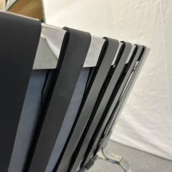 Sessel Delaunay Quilt Nubukleder 11 Carbone Grau Kernledergurte Schwarz Gestell Glänzend Chrom