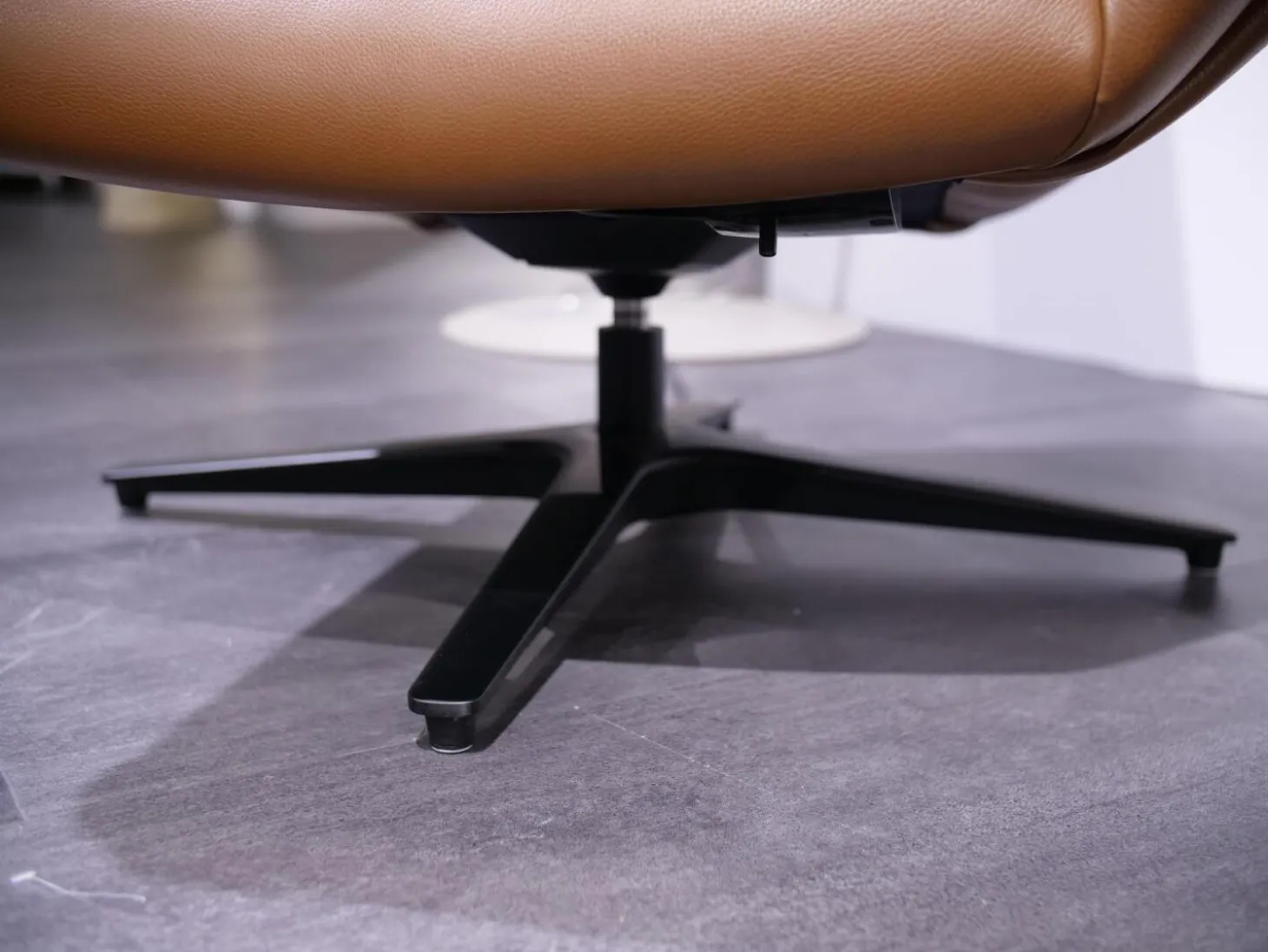 Sessel DS 149 Leder Club 54 Whisky Braun Sternfuß Schwarz Matt Drehbar Mit Rückholfunktion Inklusive Hocker