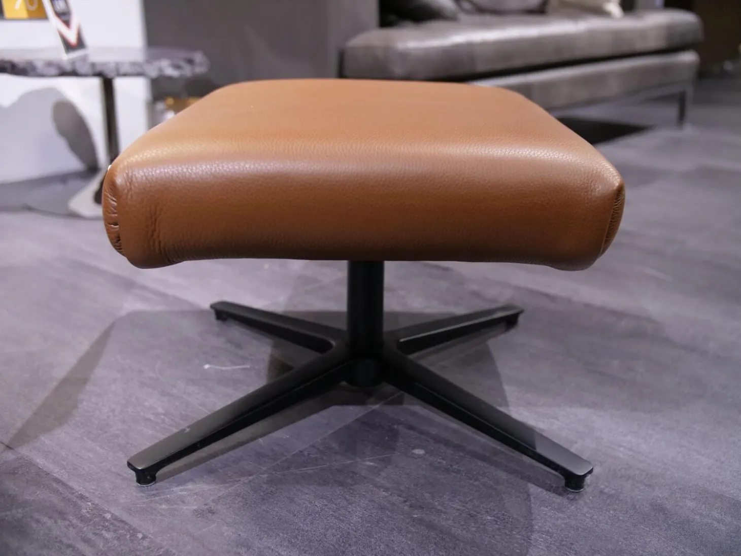 Sessel DS 149 Leder Club 54 Whisky Braun Sternfuß Schwarz Matt Drehbar Mit Rückholfunktion Inklusive Hocker