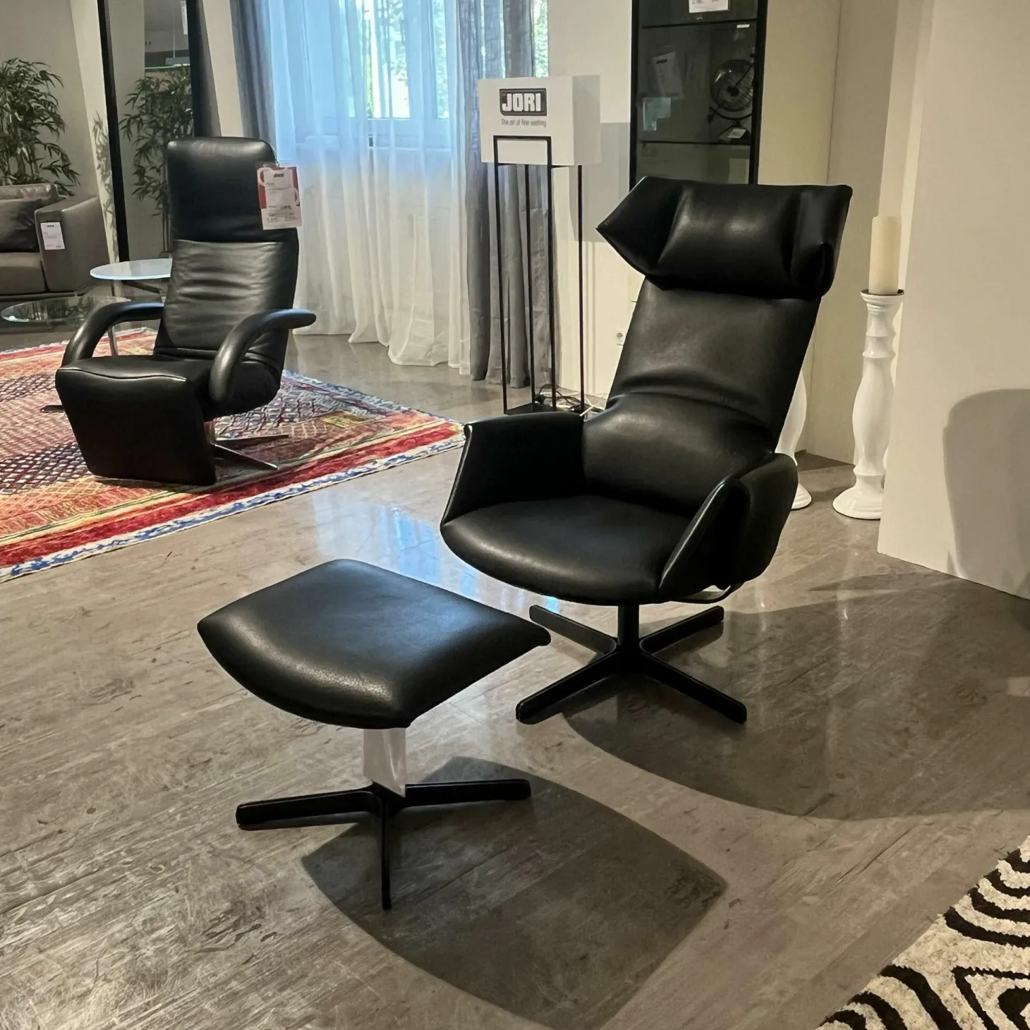 Sessel DS-0343/DS-0344 Leder Black 4-Sternfuß aus Aluminium Pulverbeschichtet mit Hocker