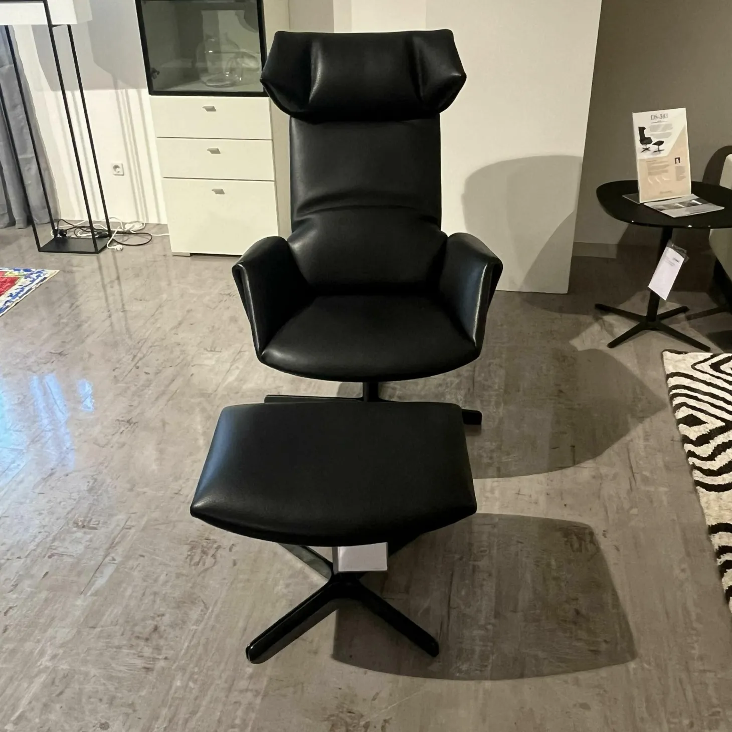 Sessel DS-0343/DS-0344 Leder Black 4-Sternfuß aus Aluminium Pulverbeschichtet mit Hocker