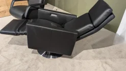 Sessel EM 210 15 Leder 170 Schwarz 136 Tellerfuß Edelstahl Gebürstet Mit Kopfteilverstellung Manuell Und 2 Motorisch Plus Aufstehhilfe