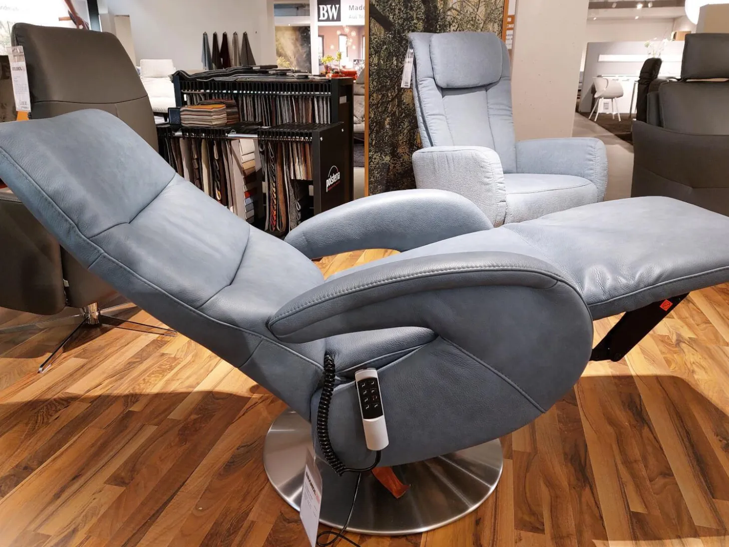 Sessel EM Plauen Leder Punch Greyblue Grau Blau Drehteller Edelstahl Mit Motorischer Verstellung