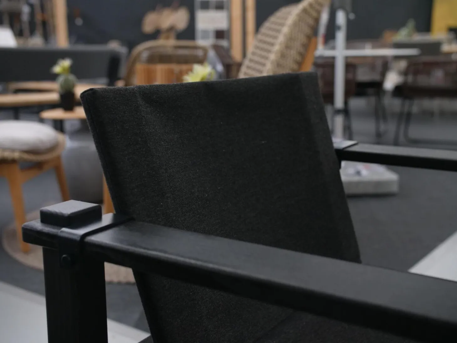 Sessel Farmer Stoff 5094 Schwarz Gestell Esche Schwarz Geölt