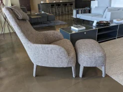 Sessel Febo Bergere Stoff Solaris Braun mit Hocker