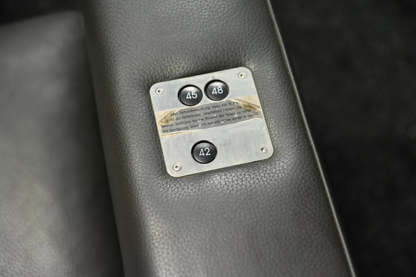 Sessel Flex Plus L 140 Dickleder 72 Schiefer Füße Schwarz