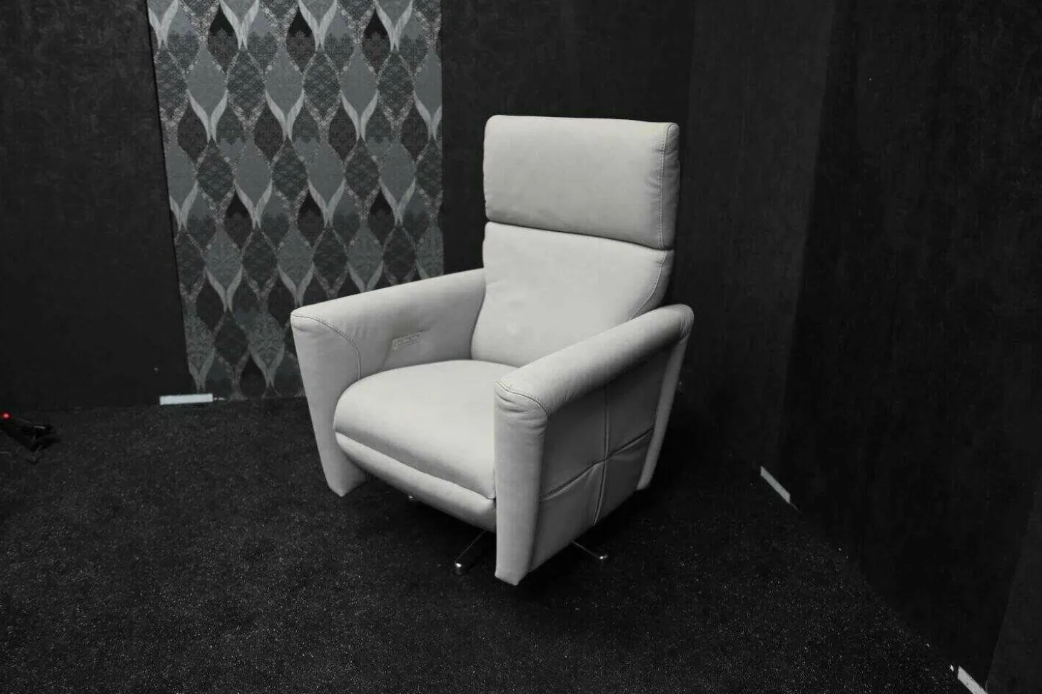 Sessel Galileo Leder Moss Smoke Sternfuß Edelstahl mit elektrischer Relaxfunktion 2-Motorisch