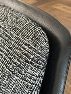 Sessel Gatsby Stoff Scott BW1769 191 C Schwarz Weiß Holzgestell Massiv Esche Schwarz Gebeizt