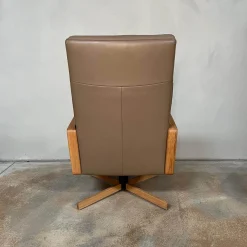 Sessel Gin Leder Prestige Walnuss Braun Gestell Eiche Massiv Geölt Inklusive Hocker