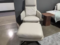 Sessel Grand Relax Leder Premium F Sand Beige Gestell Schwarz mit Ottoman