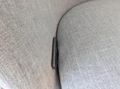 Sessel Harbor Laidback Stoff Lodi Salbeigrün Gestell Bronze mit Hocker