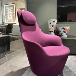 Sessel Harbor Stoff Veilchen Violett Drehgestell Grau Metallisiert Mit Tablett Eiche Schwarz Gebürstet Kopfkissen Und Hocker