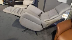 Sessel Hathi Leder Vivre Alu Grau Fuß V4 Edelstahl Mit Verstellung 2 Motorisch Und Aufstehhilfe Sowie Sitz und Rückenheitzung