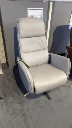 Sessel Hathi Leder Vivre Alu Grau Fuß V4 Edelstahl Mit Verstellung 2 Motorisch Und Aufstehhilfe Sowie Sitz und Rückenheitzung