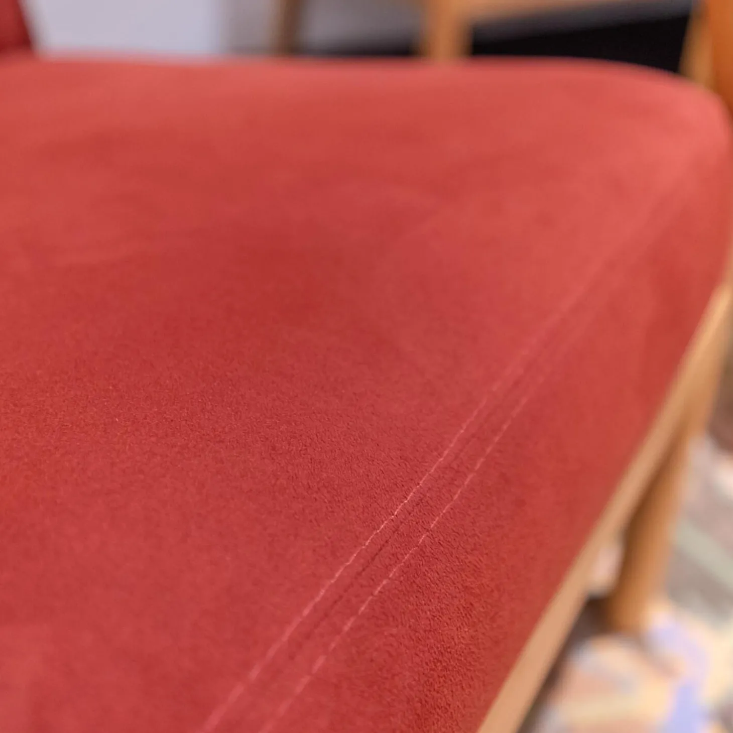 Sessel Hoch DY 1260H Stoff Comfort 0028 Rot Kernbuche Geölt