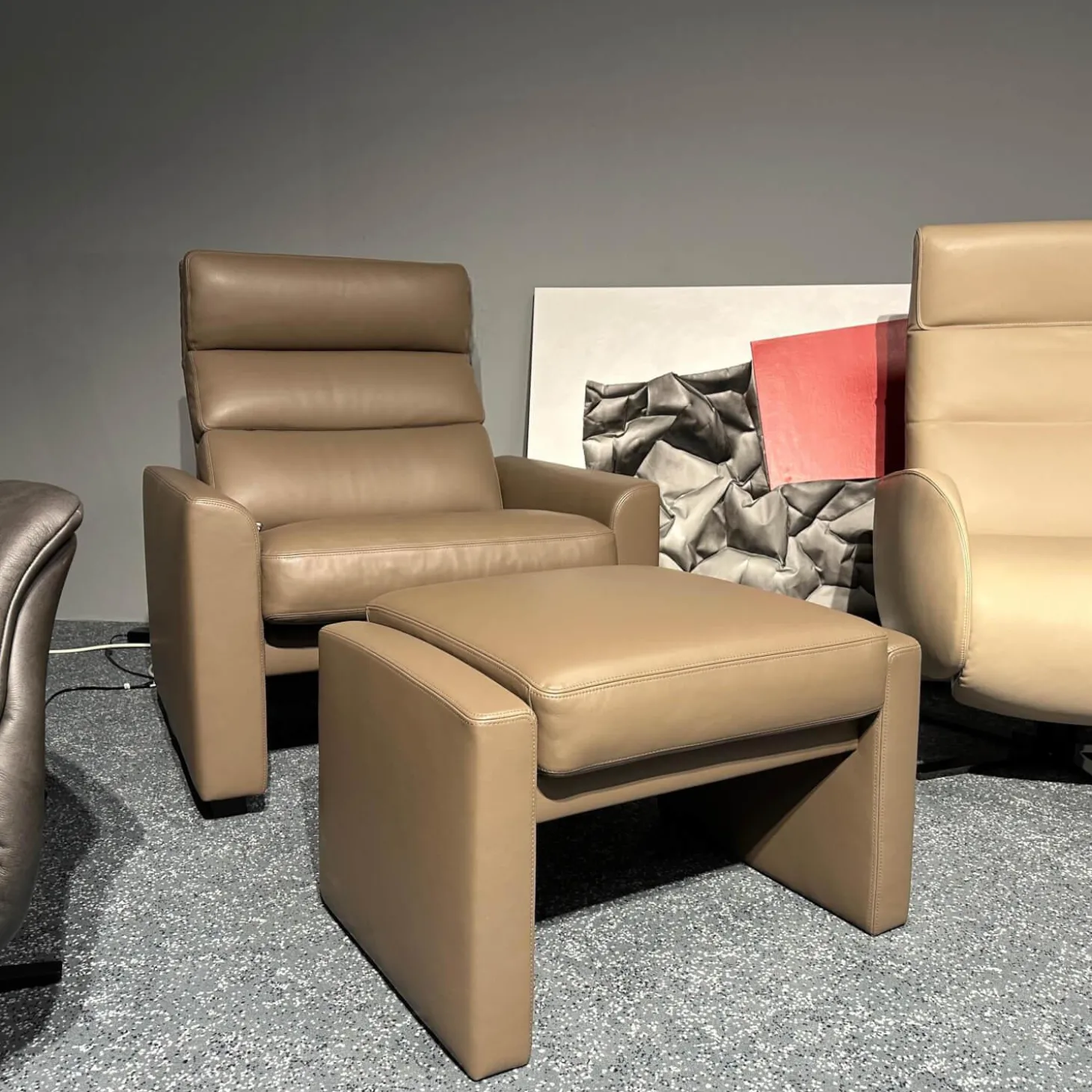 Sessel Hocker Soho Extra Hoch Leder 42 560 Fango Metallkufe Hochglanz Poliert Mit Aufstehhilfe Inklusive Hocker