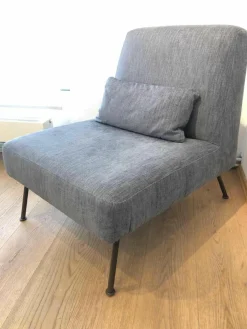 Sessel Humphrey Stoff C 762 Blau Grau Gestell Braun mit Hocker