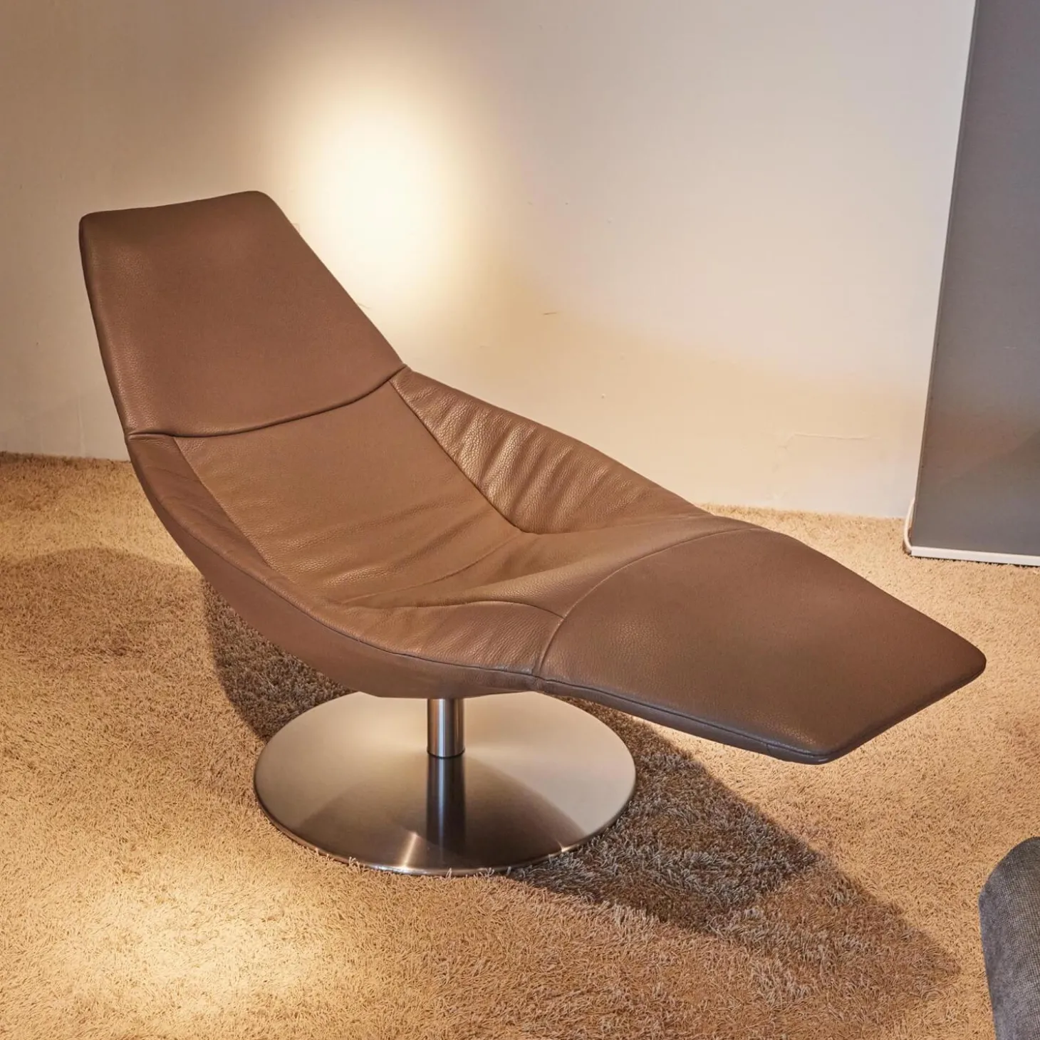 Sessel Icarus Lounge S Leder Fuerte Topo Braun Fuß Rund Edelstahl Gebürstet