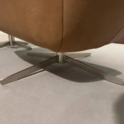 Sessel Isira Bezug Leder A-India Karme Beige Drehgestell Nickel Satiniert Inklusive Hocker