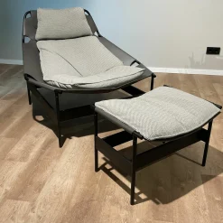 Sessel Jack 565 Rücken Kernleder 75 Anthrazit Sitz Stoff 24 511 Staubgrau Gestell Stahl Schwarz Inklusive Hocker