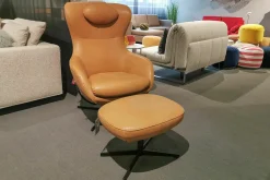 Sessel Jester Leder Rancho Brandy Hellbraun Gestell Schwarz Pulverbeschichtet mit Hocker