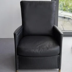 Sessel Leder Schwarz Fuß Holz Mit Messingabschluss