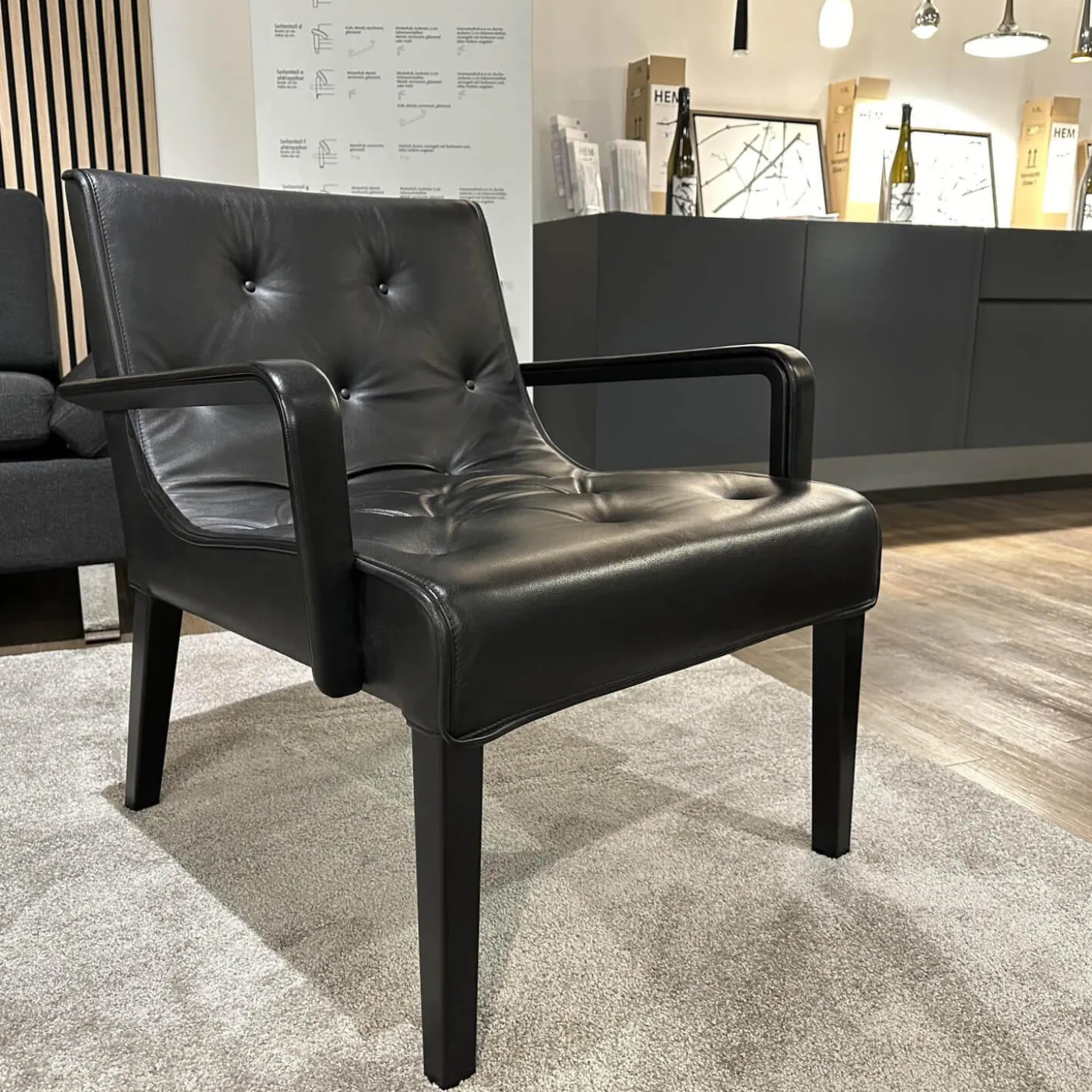 Sessel Leslie Bezug Leder Nappa Schwarz Gestell Buche Schwarz Gebeizt Mit Armteilen