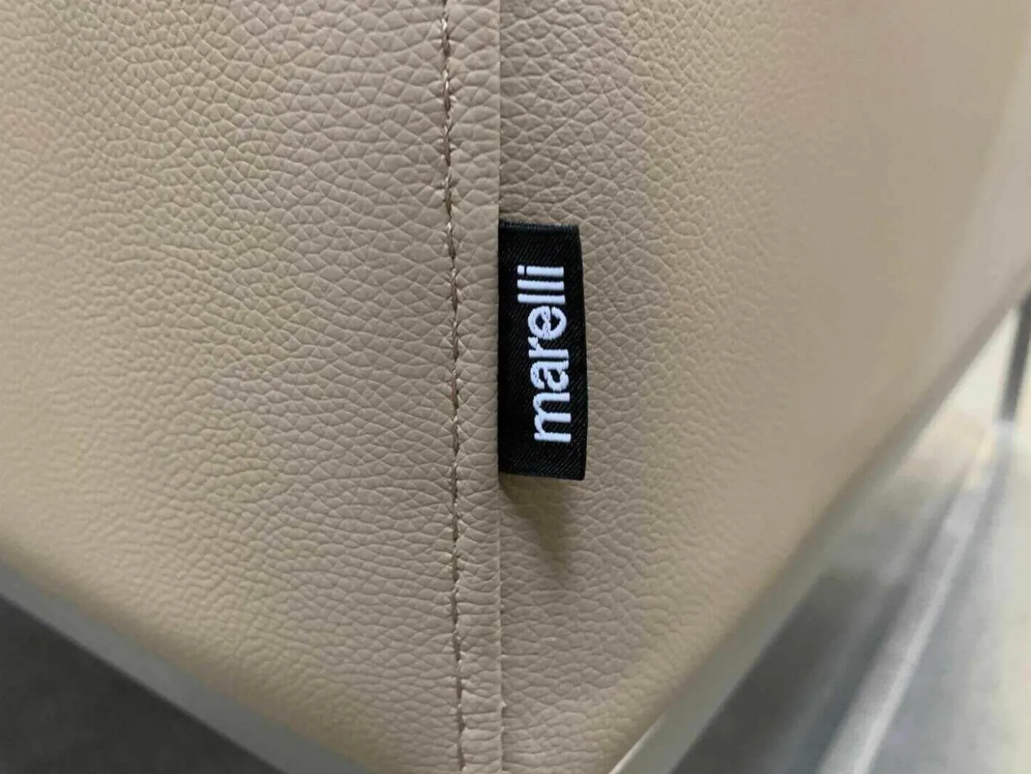 Sessel Lewis Leder Super 5320 Panama Beige Gestell Matt Verchromt