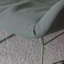 Sessel Leya Lounge Chair Stoff Opera Aloe Grau Drahtgestell RAL 6021 Blassgrün Grün Mit Kunststoffgleitern