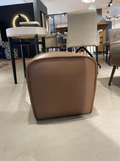 Sessel Lilou Stoff Zoe 023 Terra Grau Braun Kopfteilkissen Leder Nappa Havanna Braun Gestell Metall Mit Hocker Derby Leder Nappa Havanna Braun Mit Ledenkissen