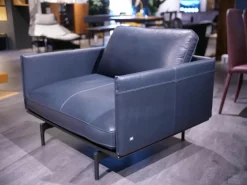 Sessel Liv Smart Leder 42 103 Dunkel Schwarz Blau Gestell Aluminium RAL 9017 Verkehrsschwarz Pulverbeschichtet