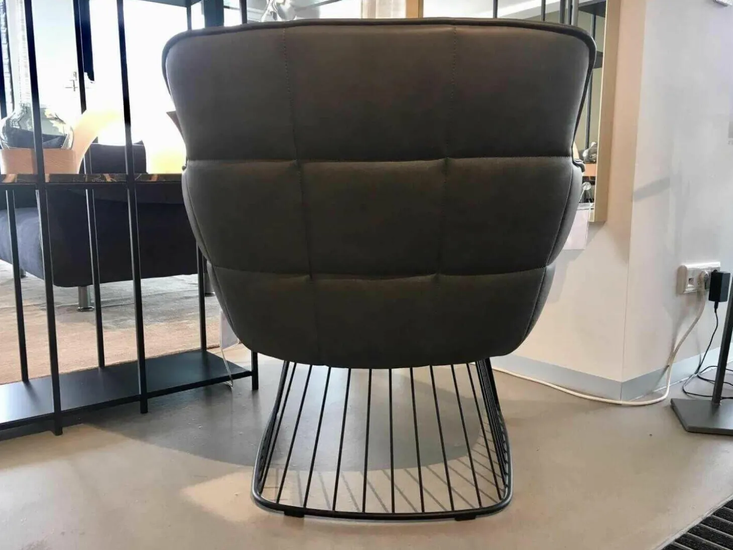 Sessel Marla Easy Chair Nappaleder Grau Harfengestell Pulverbeschichtet