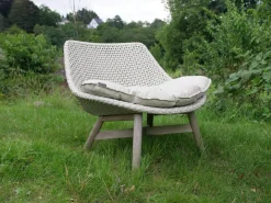 Sessel Mbrace Club Chair Outdoor Geflechtfarbe 140 Sea Salt Weiß-Grau Teakgestell Mit Sitzkissen Stoff Natura Laurel Cremeweiß