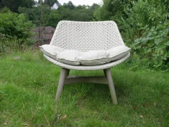 Sessel Mbrace Club Chair Outdoor Geflechtfarbe 140 Sea Salt Weiß-Grau Teakgestell Mit Sitzkissen Stoff Natura Laurel Cremeweiß