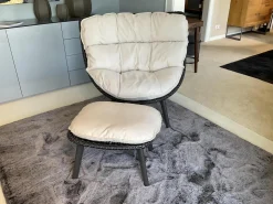 Sessel Mbrace Kissen Stoff Natura Off White Weiß Geflecht Arabica Braun Gestell Aluminium Black Pepper Schwarz Inklusive Hocker