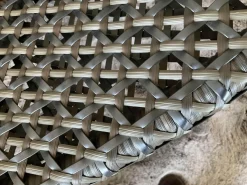 Sessel Mbrace Kissen Stoff Natura Off White Weiß Geflecht Arabica Braun Gestell Aluminium Black Pepper Schwarz Inklusive Hocker