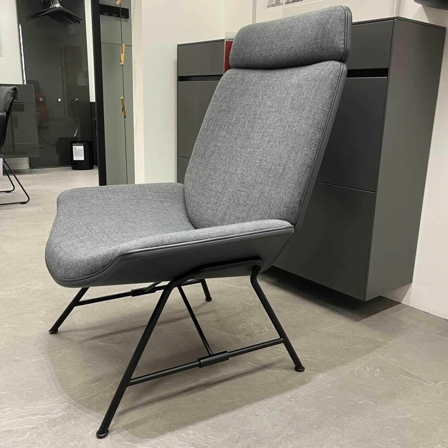 Sessel Melange Bezug Tekla Slate Keder Nappa Basalt Rückenschale Leder Nappa Basalt Füße Blackgrey