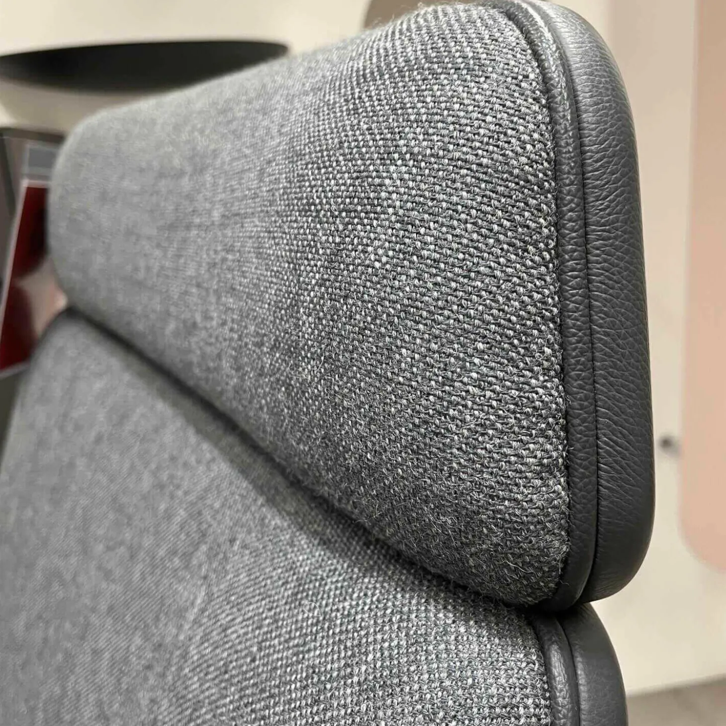 Sessel Melange Bezug Tekla Slate Keder Nappa Basalt Rückenschale Leder Nappa Basalt Füße Blackgrey