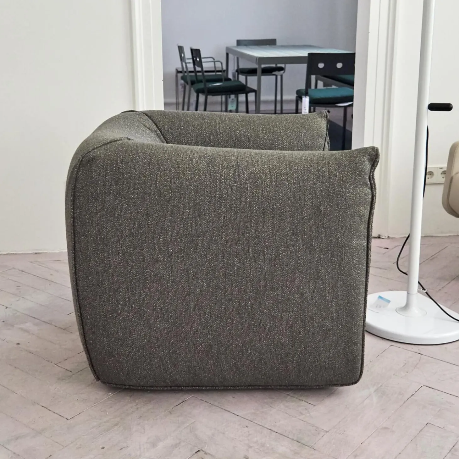 Sessel Mia Bezugsstoff Dune Grau Basis Drehbar Mit Rückholmechanismus