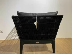 Sessel Miikka Schwarz Leder Netzmaterial Gestell Teakholz Schwarz Gebeizt