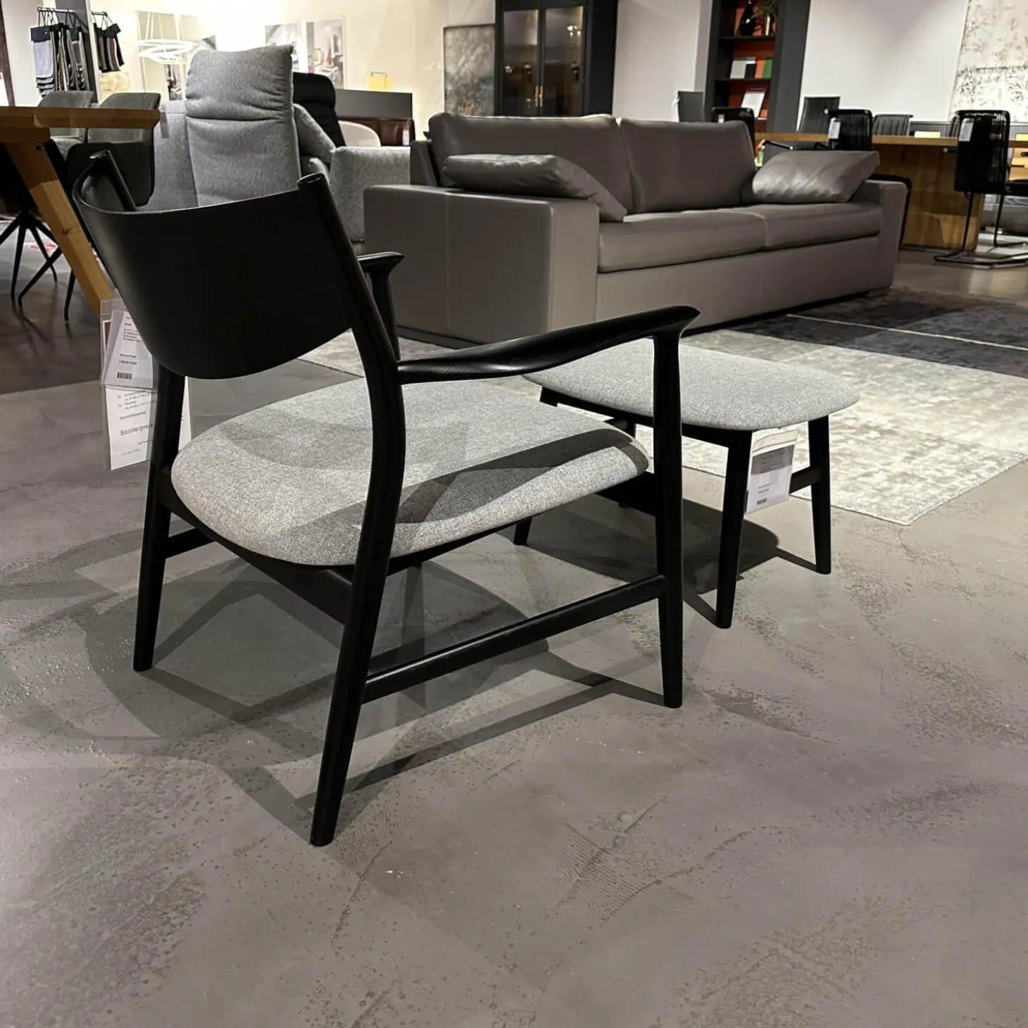 Sessel Mit Hocker Kamuy Stoff Tonica Grau Gestell Eiche Schwarz