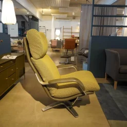 Sessel Mit Hocker Nasa Stoff Grün Gemustert Arm Und Rückenlehne Dunkelgraues Leder