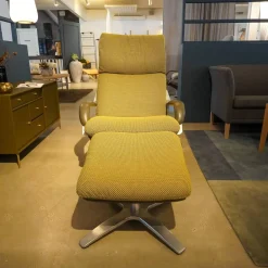 Sessel Mit Hocker Nasa Stoff Grün Gemustert Arm Und Rückenlehne Dunkelgraues Leder