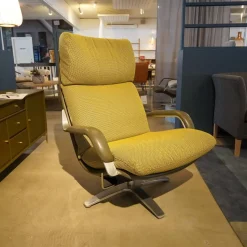 Sessel Mit Hocker Nasa Stoff Grün Gemustert Arm Und Rückenlehne Dunkelgraues Leder