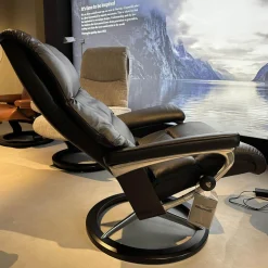 Sessel Mit Hocker View L Signature Bezug Leder Batick Black Schwarz Gestell Schwarz