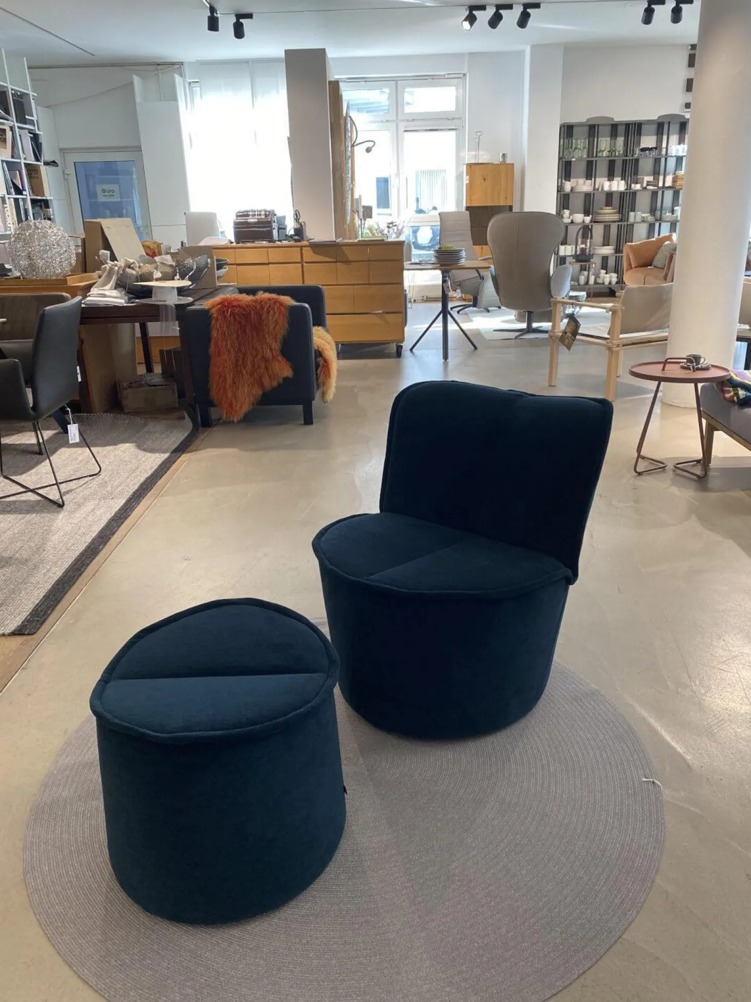 Sessel Nenou Stoff 8170 Ozean Dunkelblau Inklusive Hocker