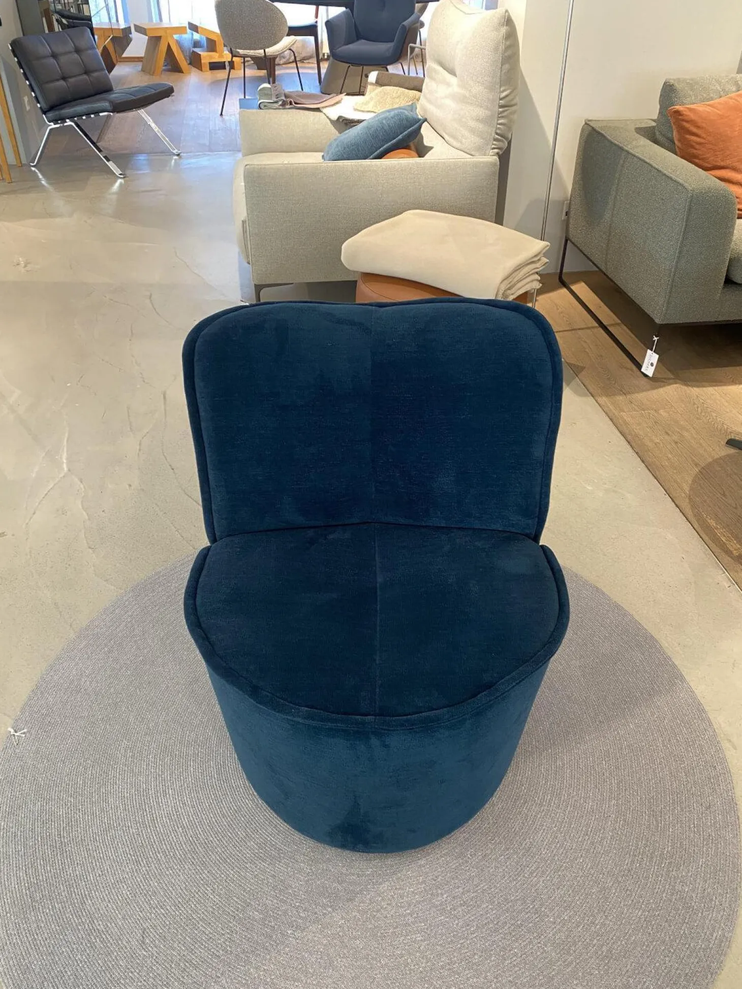 Sessel Nenou Stoff 8170 Ozean Dunkelblau Inklusive Hocker